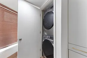 Designer Ocean View Condo · Saida IV · 6 Beds · Walk Everywhere - Image 2