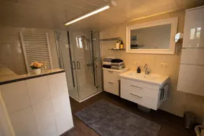 Neu Renovierte Moderne Wohnung am Rhein mit Garten u Burgblick - Image 3