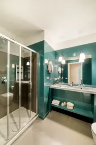 FABULEUX APPARTEMENT 3BD-3BA AVEC TOUT CONFORT, GRANDES VUES, AU COEUR DE LA VILLE! - Image 3