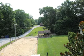 Uniquely styled octagon shaped home. Just 2 miles to the lake - Image 4