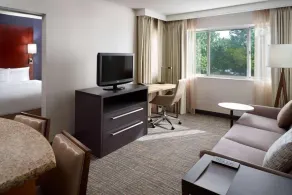Alpharetta Walk of Memories! Spacious Suite with Free Breakfast! Pet-Friendly! - Image 4