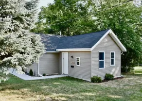 Cute tiny home with everything you need! - Image 4