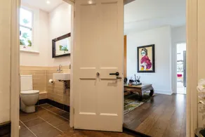 Beautiful 5 Bedroom Home in Evesham - Image 5