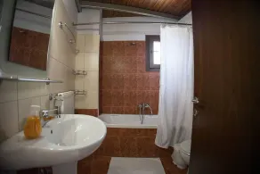 Foula House in Magnisia - Image 3