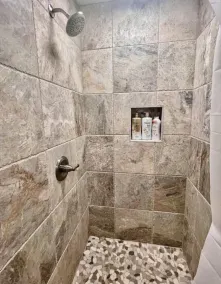 New, Centrally Located guest house with Modern Amenities and Private Hot Tub - Image 2