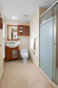 Luxurious 2BR Condominium Next to Beach (CAF) - Image 4