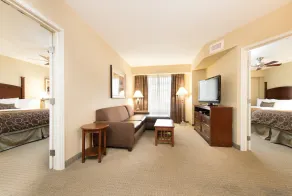 2 Bedroom | Free Wi-Fi + Breakfast, Gym Access - Image 5