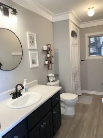 Cozy family home. Min to downtown, beaches, golf, and trails! - Image 5