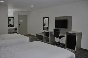 Hummingbird Hotel - Image 3