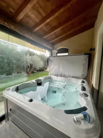 Magnificent villa with Jacuzzi, pétanque pool and large garden - Image 3