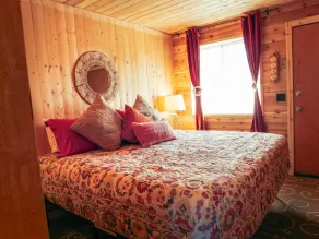 #2 travel room · 2-Hot tub-Water view-Full kitchen-beach-1 bedroom - Image 4