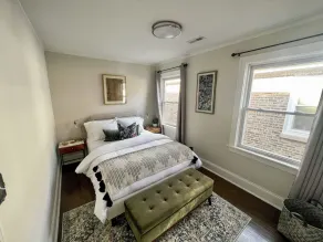 Luxury vintage condo close to lakefront,  Obama Presidential Center & downtown! - Image 4