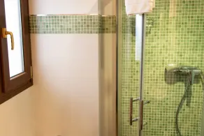 2 BEDROOM SUPERIOR APARTMENT - FREE PARKING - Image 2