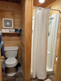 Cozy & Pet-Friendly Log Cabin with Access to a Private Beach! - Image 2