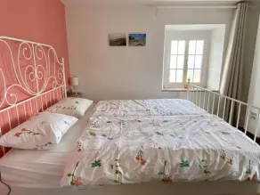 Lovely home with ocean views just a 5 minute walk to stunning beaches! - Image 5