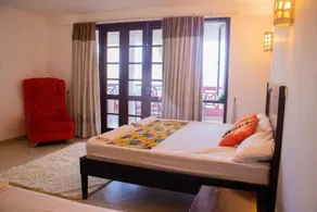 Luxe Beachfront Apartment - Image 3