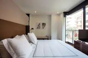Stunning Executive Apartment with High Cleaning Standards - Image 5