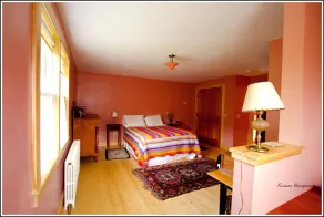 Spacious Retreat With Panoramic Views - Image 4