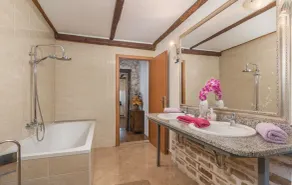 Casa vacanze a Klesari, piscina privata, giardino, parco giochi, ideale per famiglie - Image 5