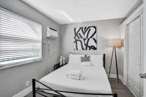 Rustic Retreats Cozy 2BR for 6 guests minutes from Las Olas - Image 5