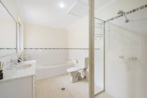 3/54 Owen Street, Large Townhouse In Great Location - Image 3