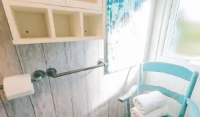 Easter Cabin - Image 3