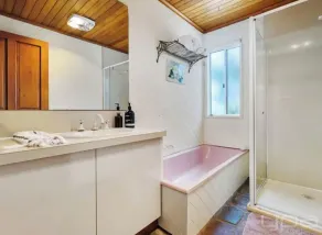 Relaxing farmhouse & panoramic views in Glenmore - Image 2