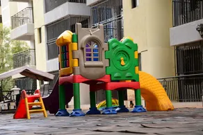 Clean ,Convinient and Secure Upscale Apartment with a close proximity to malls - Image 3