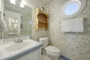 One Bedroom Guest Home in Seaside, 8 Houses to Beach + 2 Adult Bikes! - Image 3