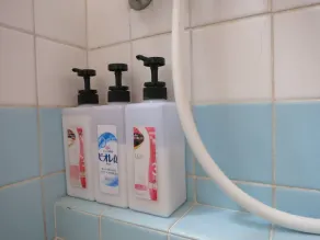 3A Rummeligt værelse med indbygget køkken - Image 3