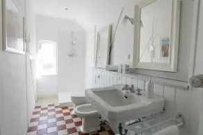 White Garden Living in the historic farmhouse - Image 3