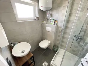Holiday apartment with balcony and sea view - Image 2