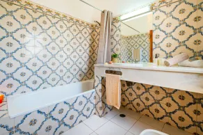 Villa with BBQ & rooftop near the beach, Galé - Image 2