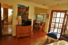 Lion's Gate Getaway- Lush Setting.  Check for seasonal discounts - Image 5