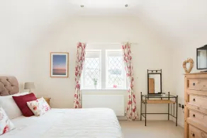 A beautifully furnished, stone cottage in Swanage with garden and parking. - Image 3
