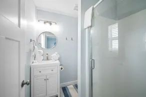 Reel House | 2BR/2BA Bay Cottage | Sleeps 5 | Pet-Friendly Renovated Retreat - Image 3