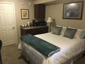 Studio apartment overlooking the Snake river - Image 5
