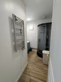maison tout confort avec piscine - Image 2