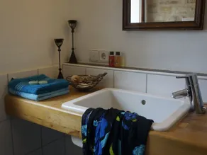 Casa de piedra renovada con buen gusto y piscina en una ubicación absolutamente tranquila - Image 2