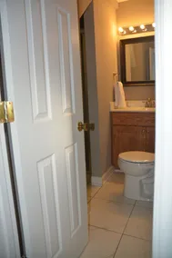 Studio apartment over garage - Image 3