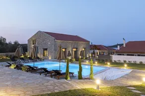 Apartamento vacacional apto para niños con jardín, piscina y terraza | Vistas a la piscina - Image 1