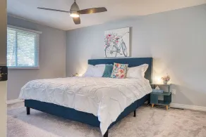 Luxury retreat-King Beds- Game Room- Hot Tub-Private Beach Access - Image 3
