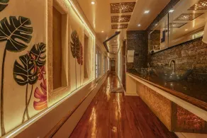 Luxury Houseboat - Image 2