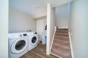 Entire house/Open Concept Relaxing 5 Min drive/ about 25 Min walk to Falls - Image 2
