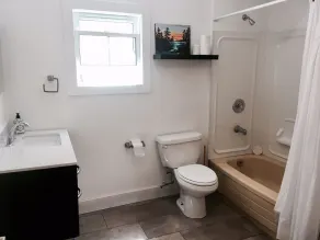Très bien situé et amusant pour tout le monde!  Inaffecté par les inondations de 2019. - Image 4