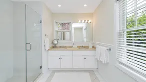 Classic-style Hamptons home, heated freshwater pool, fire pit, extensive... - Image 5