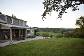 WHEATLAND INN, Farmhouse for adventure/relaxation Sleeps 10. 3 bedrooms, 3 baths - Image 5