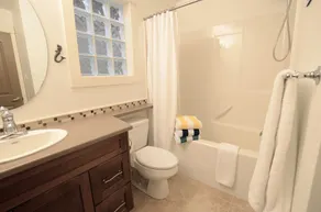 Mermaid Cottage  Short Walk to Rathtrevor Beach. 3 Bedroom 2 Bathroom cottage. - Image 5