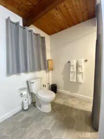 Cozy Mid-Coast Maine Cottage-steps from the beach! - Image 5