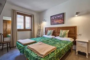 Peral Cas Concos Townhouse with Private Pool and Terrace, Air Con and Wi-Fi - Image 4
